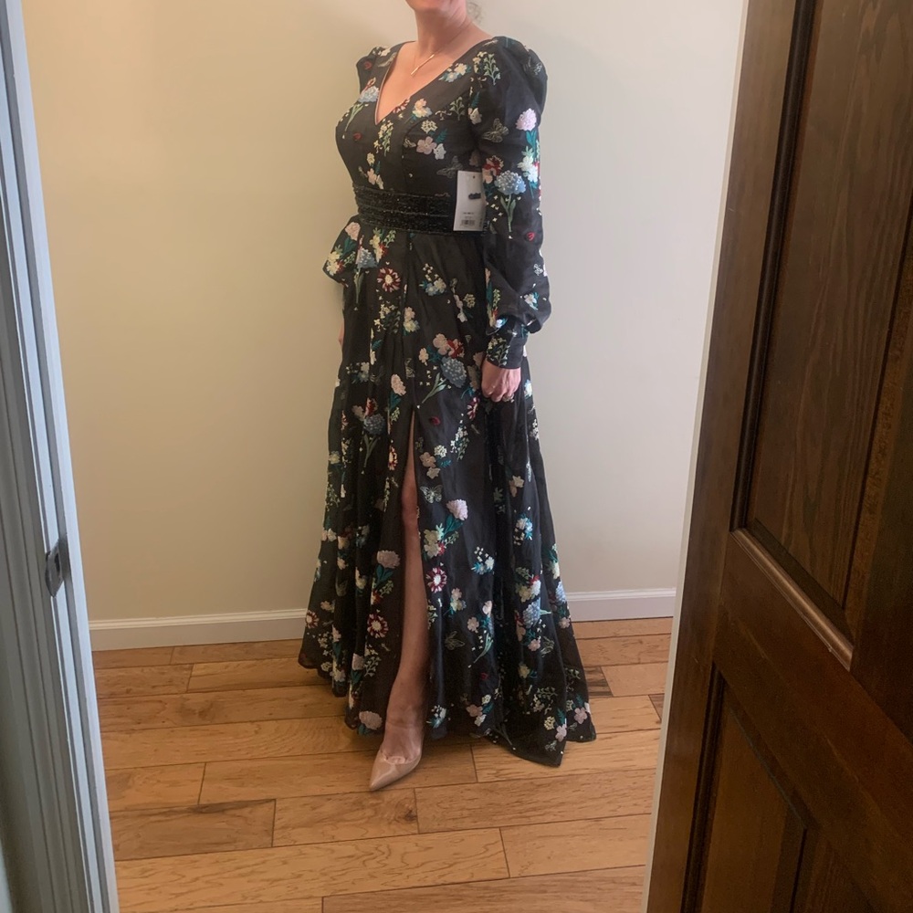 Mac Duggal floral embroidered v-neck puff sleeve thigh high slit gown size 12